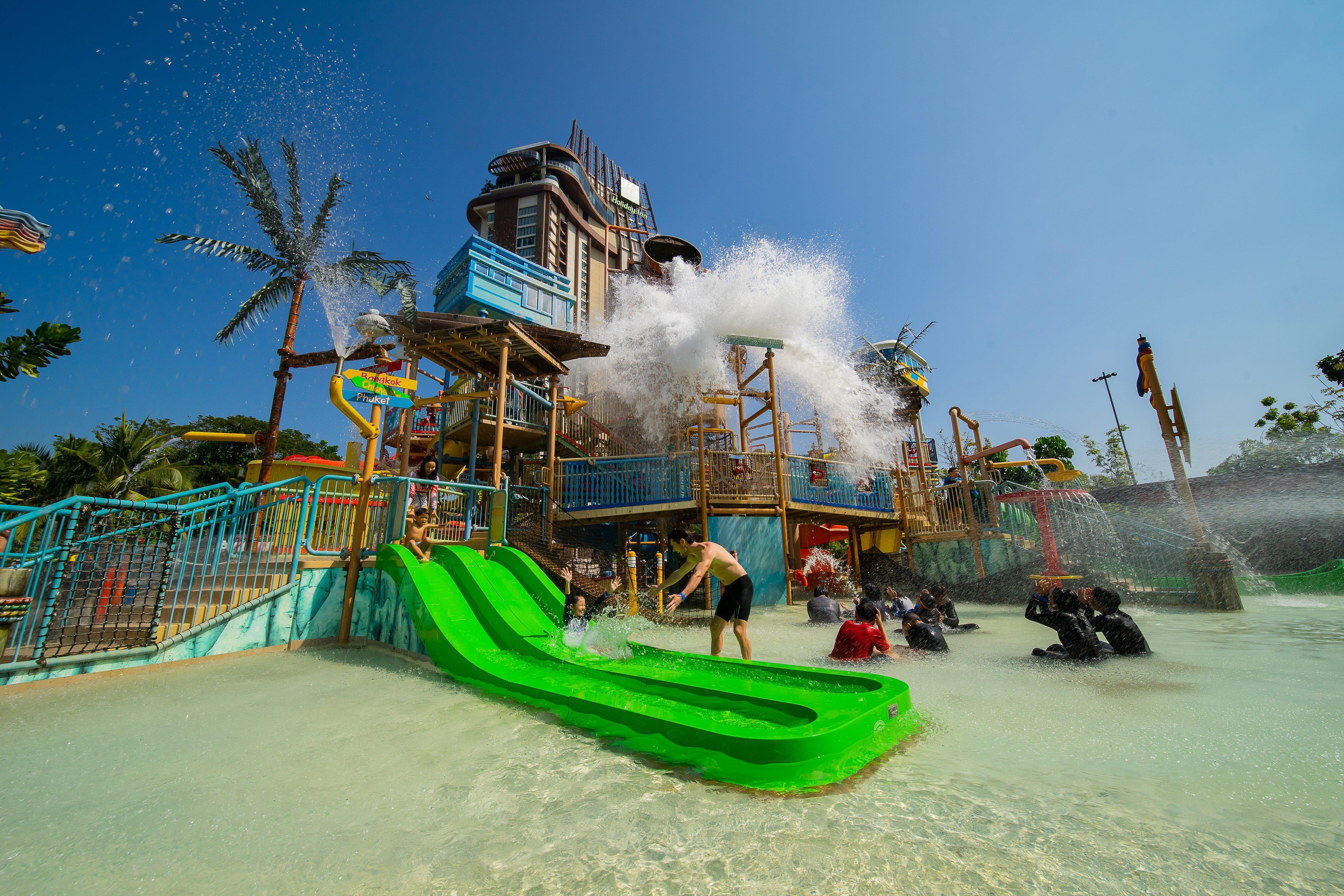 ฮอลิเดย์ รีสอร์ต วานา นาวา 5* หัวหิน