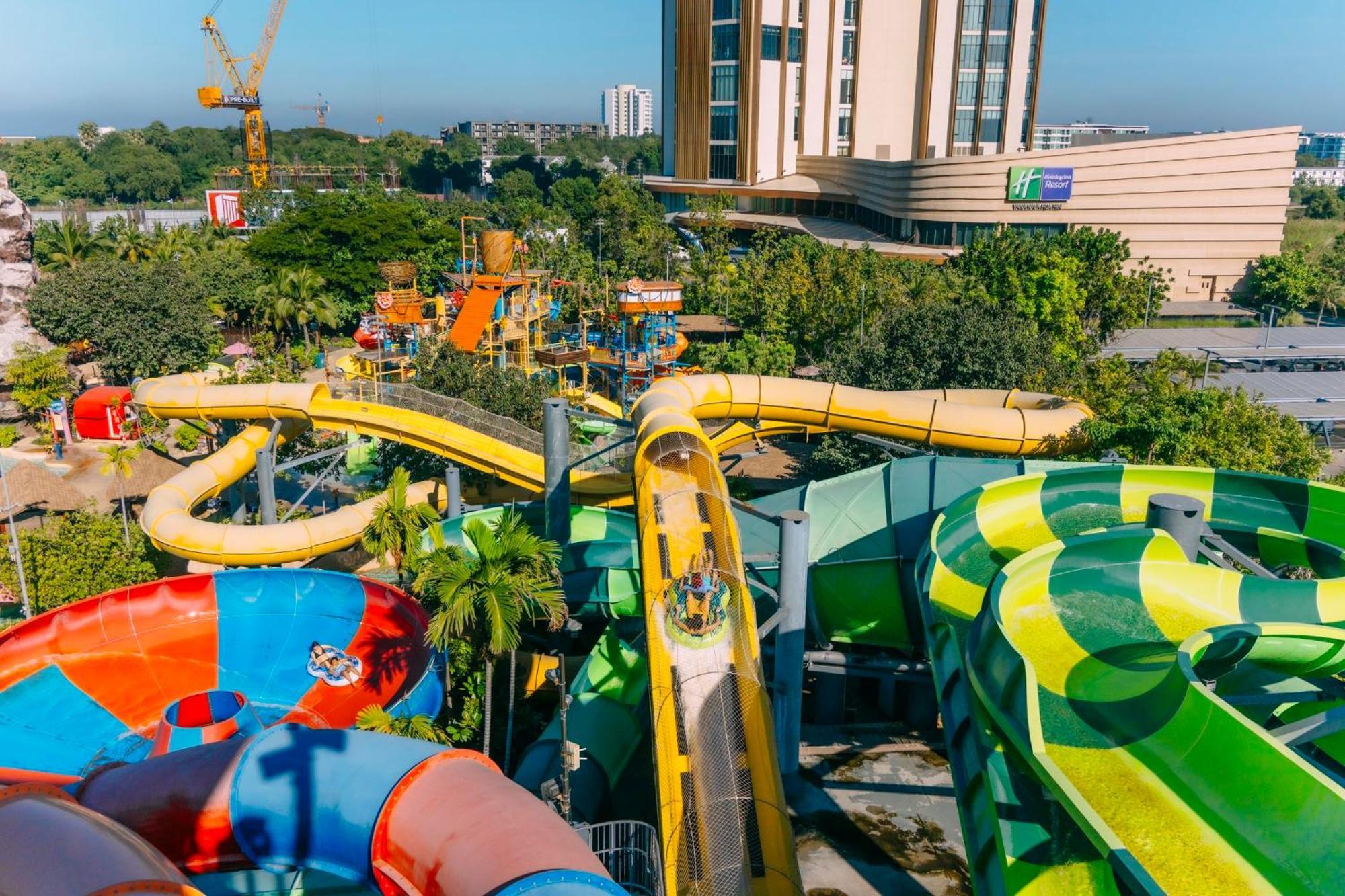 ฮอลิเดย์ รีสอร์ต วานา นาวา รีสอร์ท หัวหิน